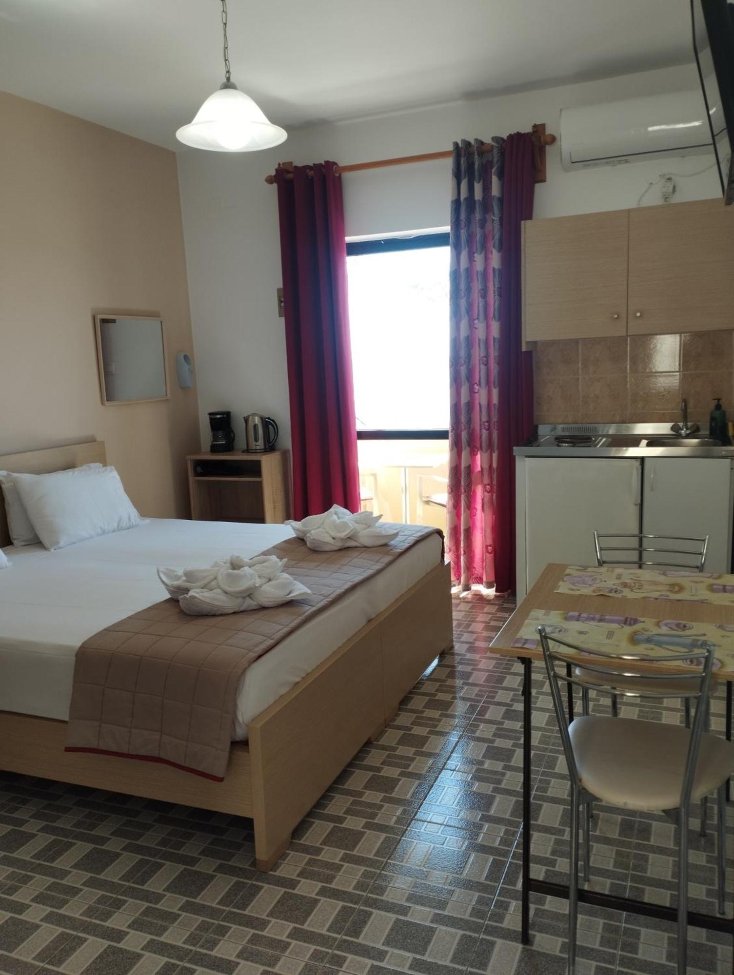 Soula Apartments & Studios Палеохора Экстерьер фото
